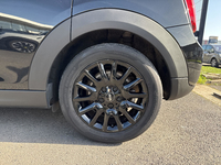 MINI (F55) ONE 102 GREENWICH BVA