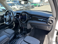 MINI (F56) COOPER 136 CAMDEN BVA7