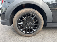 MINI (F55) COOPER 136 PREMIUM BVA7
